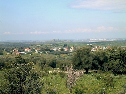 Gath_from_Azekah.jpg (43719 bytes)